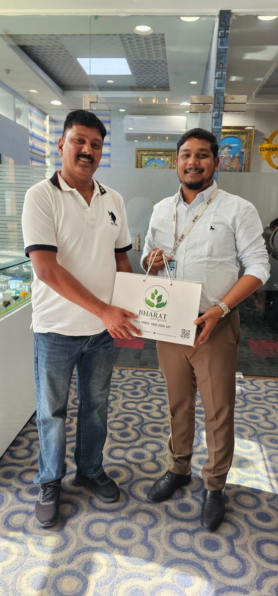 A client receiving a Bharat Energreen welcome kit