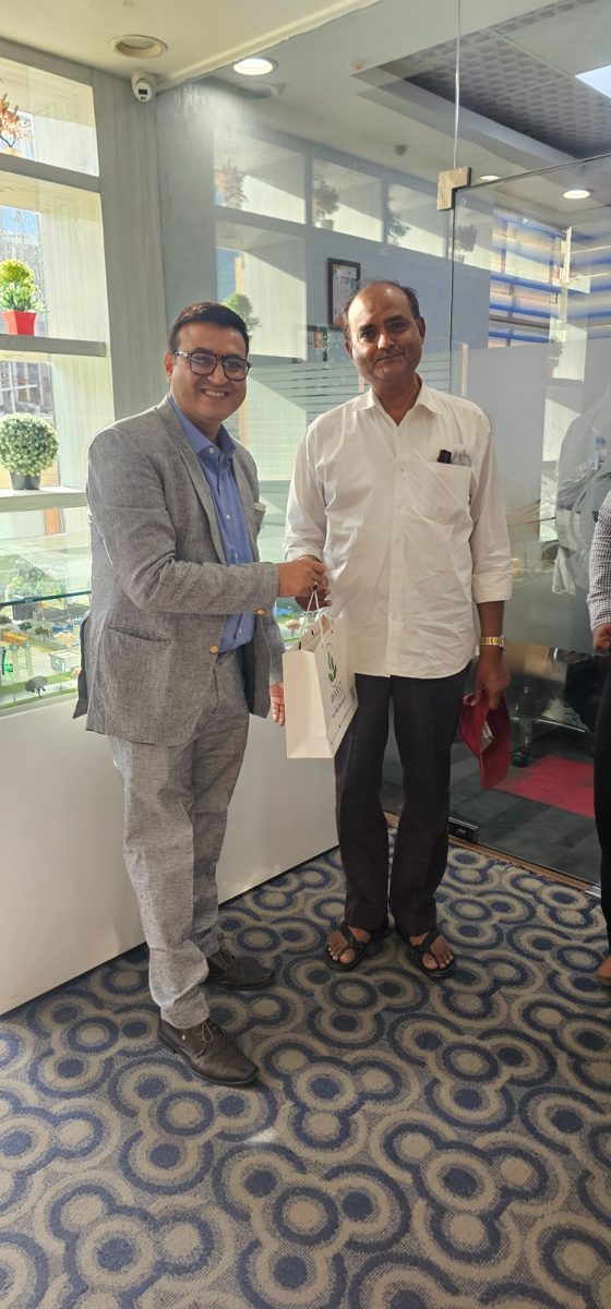 A client meeting the Bharat Energreen team